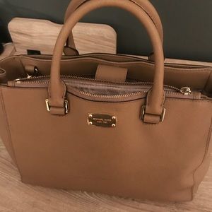 Michael Kors hand bag nude color